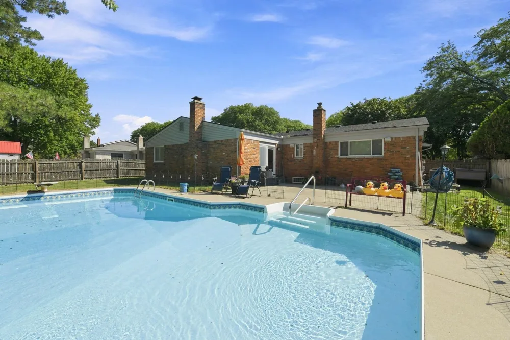 4957 Hubbard Drive Troy City, MI 48085