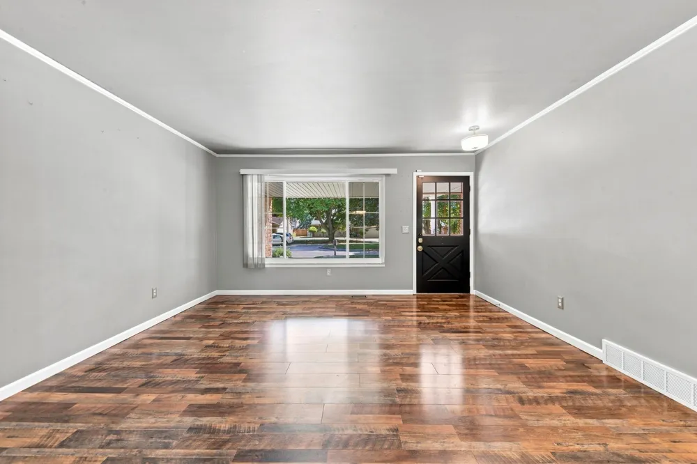 4957 Hubbard Drive Troy City, MI 48085