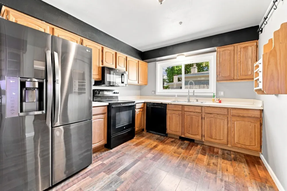 4957 Hubbard Drive Troy City, MI 48085