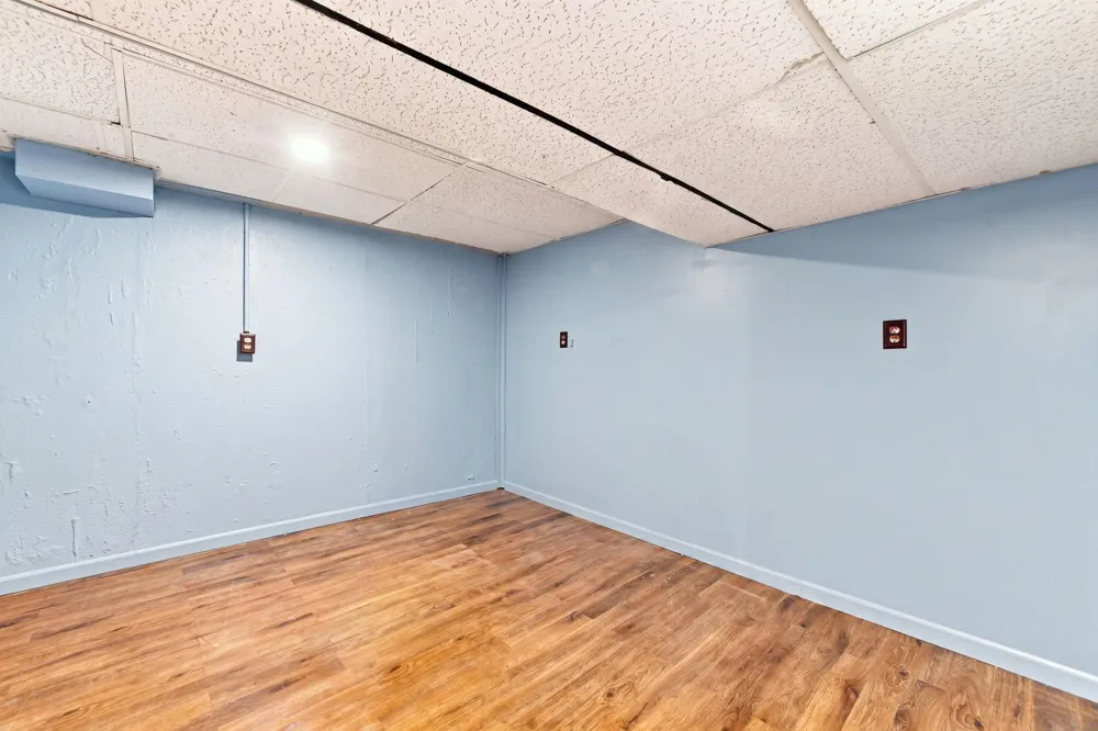 4957 Hubbard Drive Troy City, MI 48085