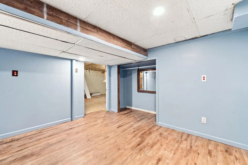 4957 Hubbard Drive Troy City, MI 48085