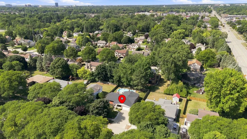4957 Hubbard Drive Troy City, MI 48085