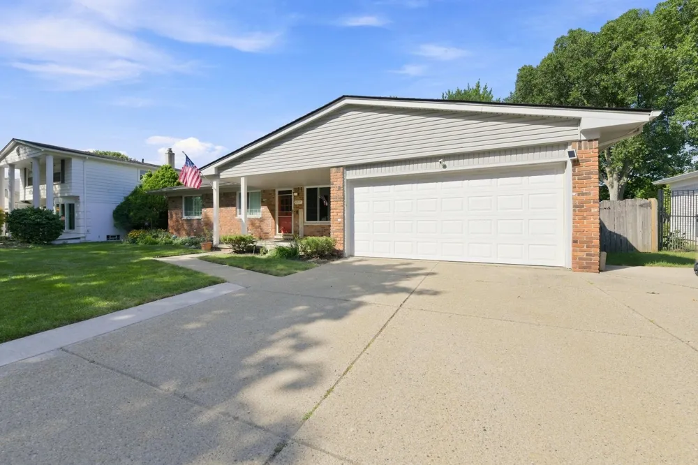 4957 Hubbard Drive Troy City, MI 48085