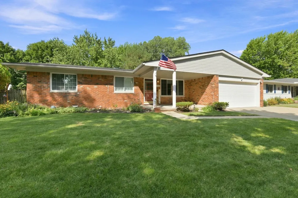 4957 Hubbard Drive Troy City, MI 48085