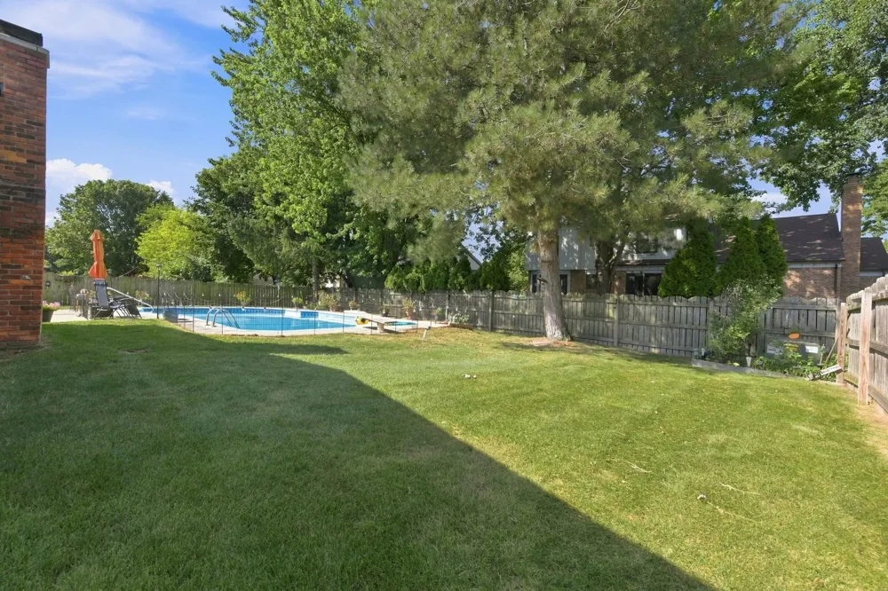 4957 Hubbard Drive Troy City, MI 48085