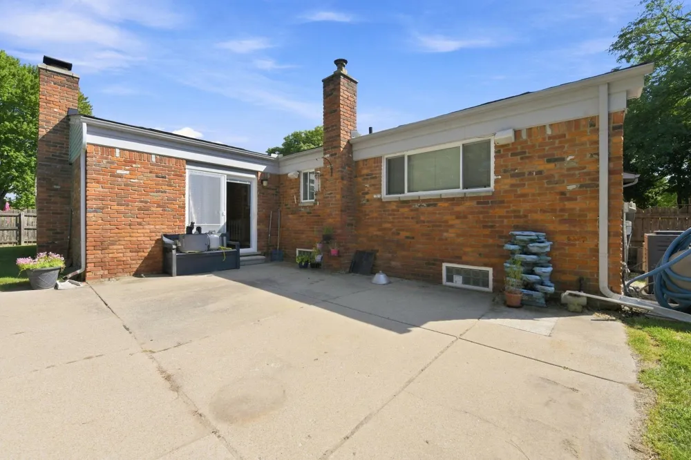 4957 Hubbard Drive Troy City, MI 48085