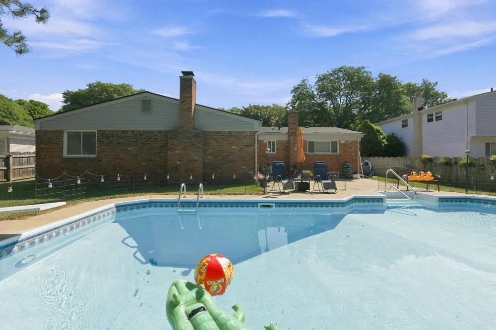 4957 Hubbard Drive Troy City, MI 48085