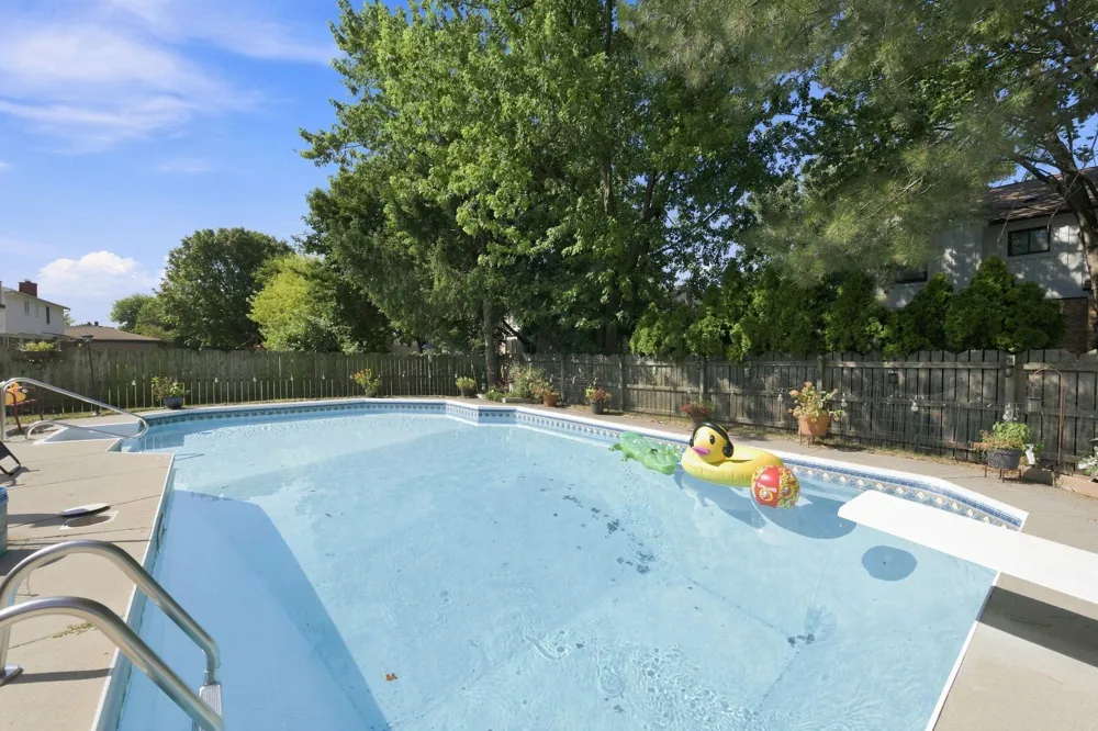 4957 Hubbard Drive Troy City, MI 48085