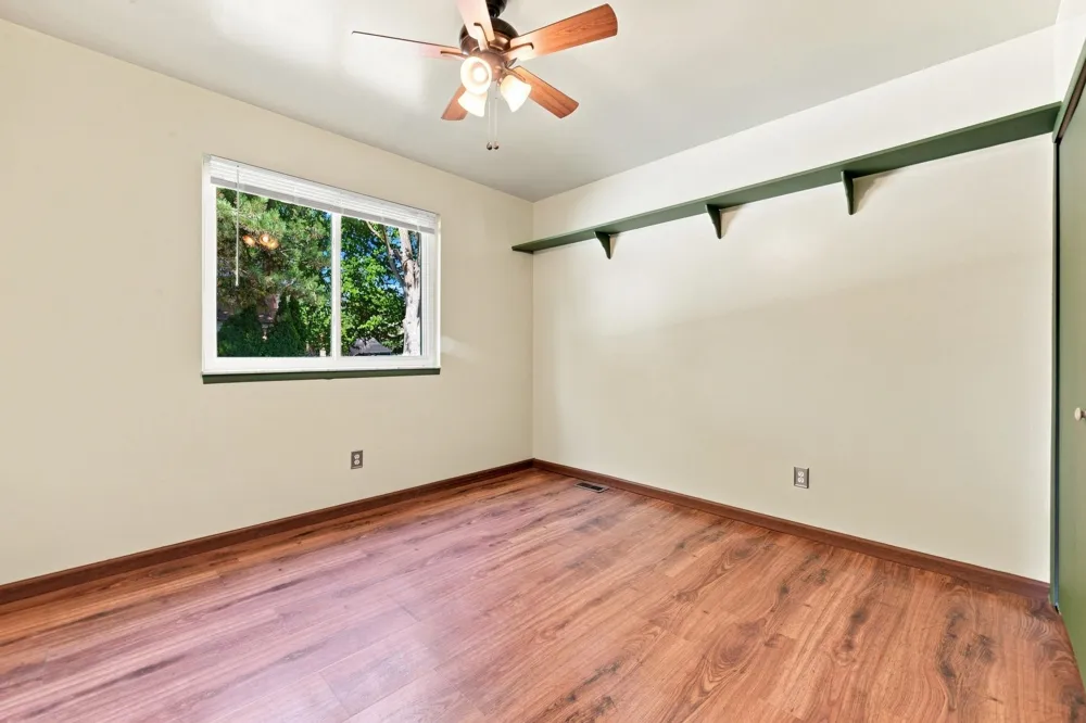4957 Hubbard Drive Troy City, MI 48085