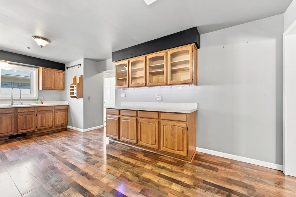 4957 Hubbard Drive Troy City, MI 48085