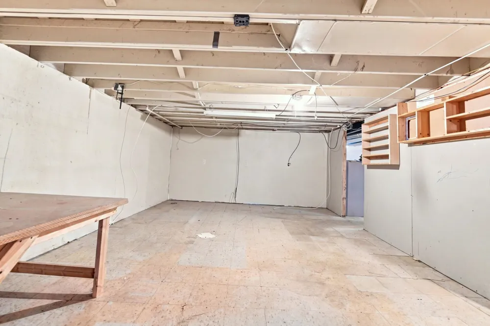 4957 Hubbard Drive Troy City, MI 48085