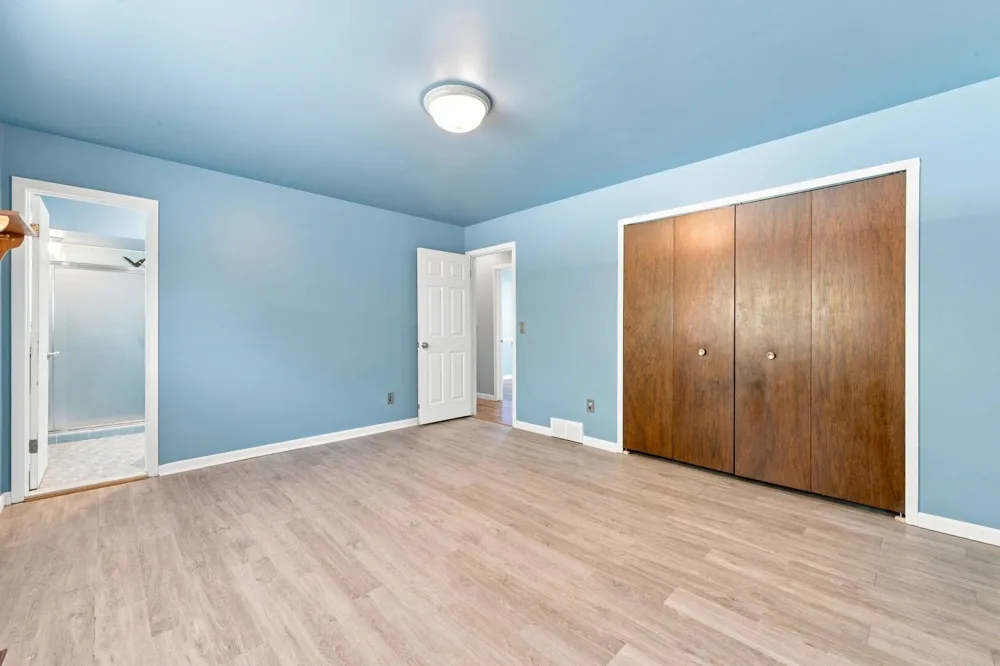 4957 Hubbard Drive Troy City, MI 48085