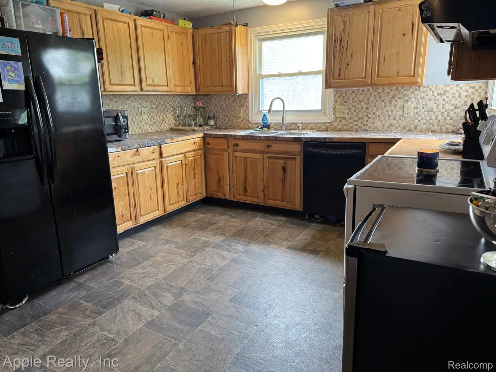 510 Maple Street Leslie City, MI 49251