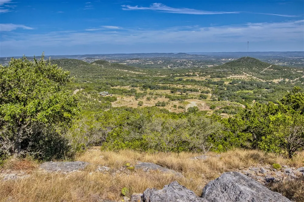 1316 Indian Creek Road Bandera, TX 78003