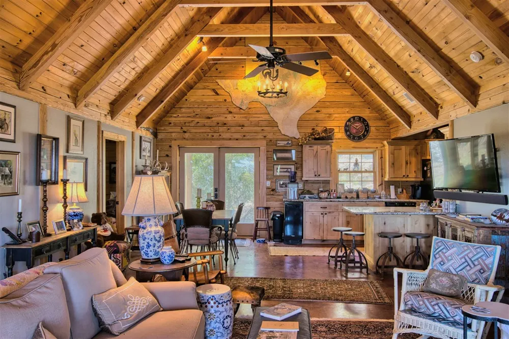 1316 Indian Creek Road Bandera, TX 78003