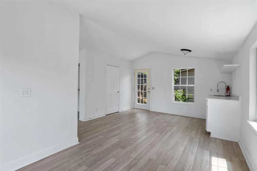 403 Blackson Avenue Austin, TX 78752