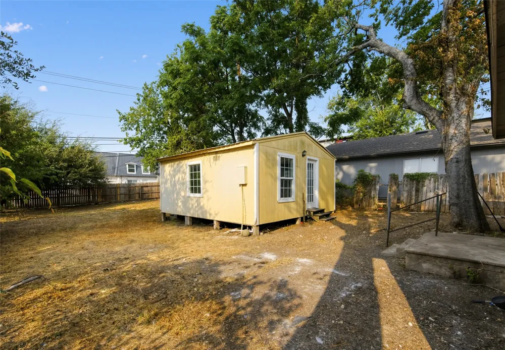 403 Blackson Avenue Austin, TX 78752