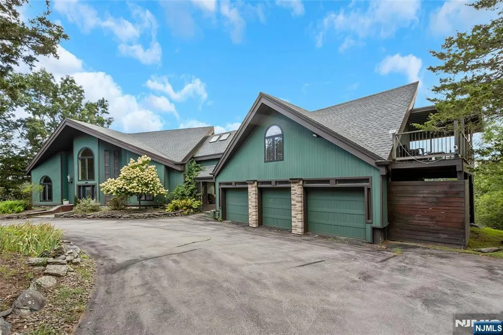 69 Cedar Pond Lane Chester, NY 10918