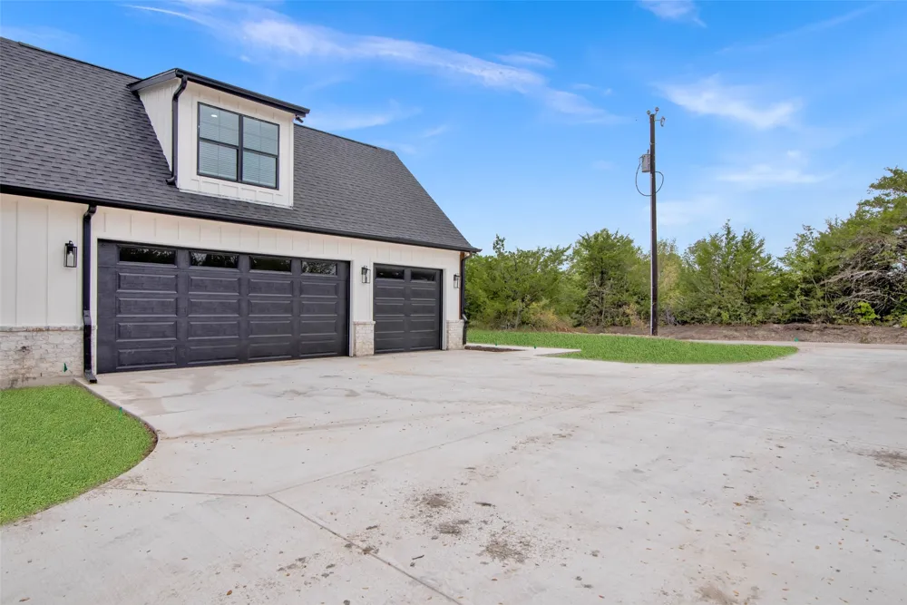 1179 Robertson Road Whitewright, TX 76273