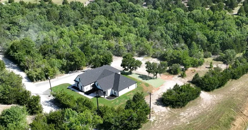 1179 Robertson Road Whitewright, TX 76273
