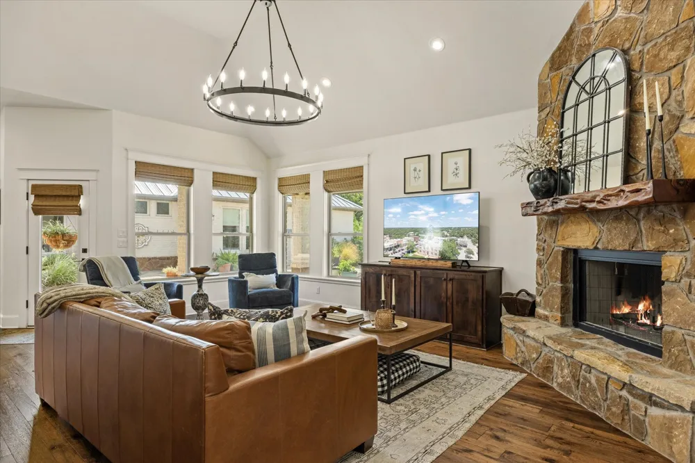 1281 Shady Oaks Circle Glen Rose, TX 76043