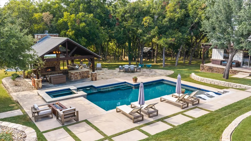 1281 Shady Oaks Circle Glen Rose, TX 76043