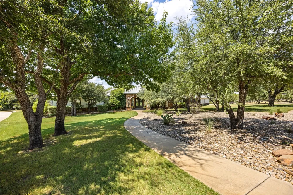 1281 Shady Oaks Circle Glen Rose, TX 76043