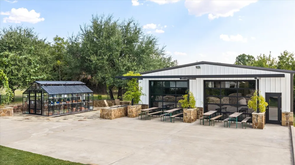 1281 Shady Oaks Circle Glen Rose, TX 76043