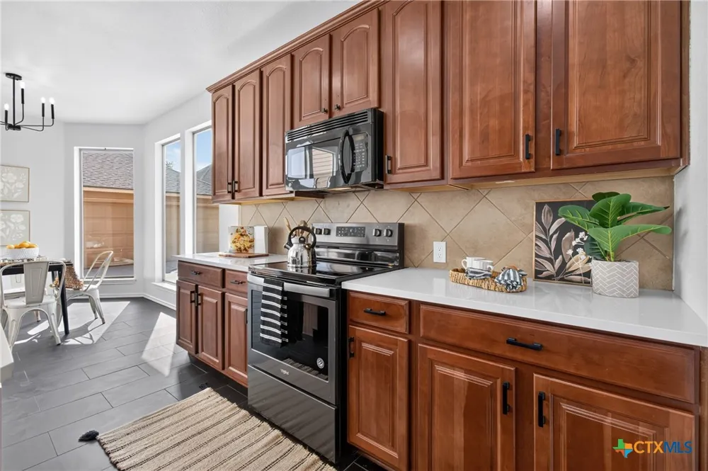 3027 Hidden Meadow Seguin, TX 78155