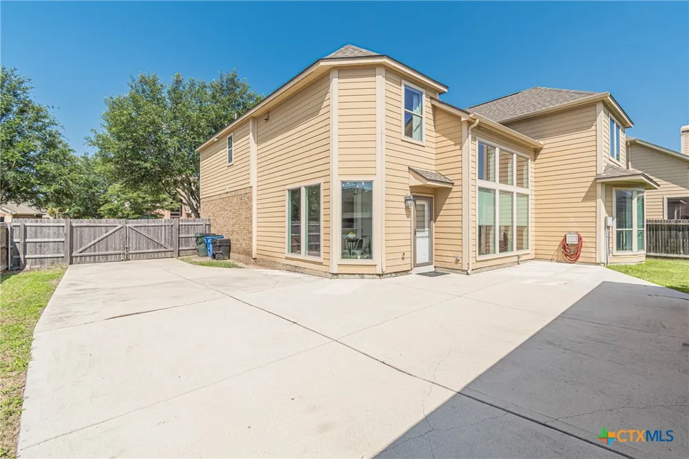 3027 Hidden Meadow Seguin, TX 78155