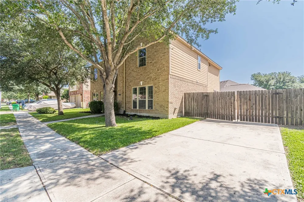 3027 Hidden Meadow Seguin, TX 78155