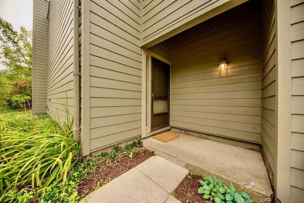 690 Peninsula Court Ann Arbor, MI 48105