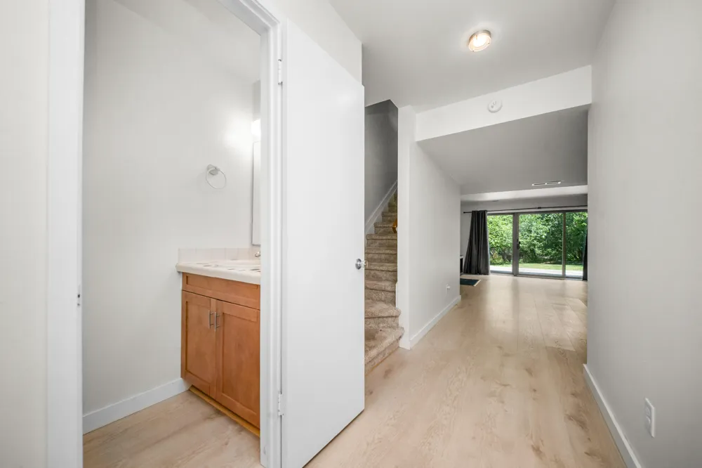 690 Peninsula Court Ann Arbor, MI 48105