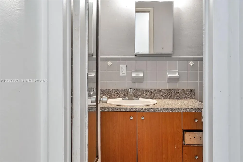 318 Majorca Ave #304 Coral Gables, FL 33134