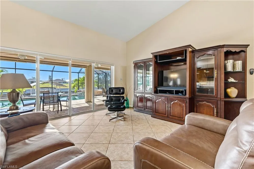 1633 NW 39th Avenue Cape Coral, FL 33993