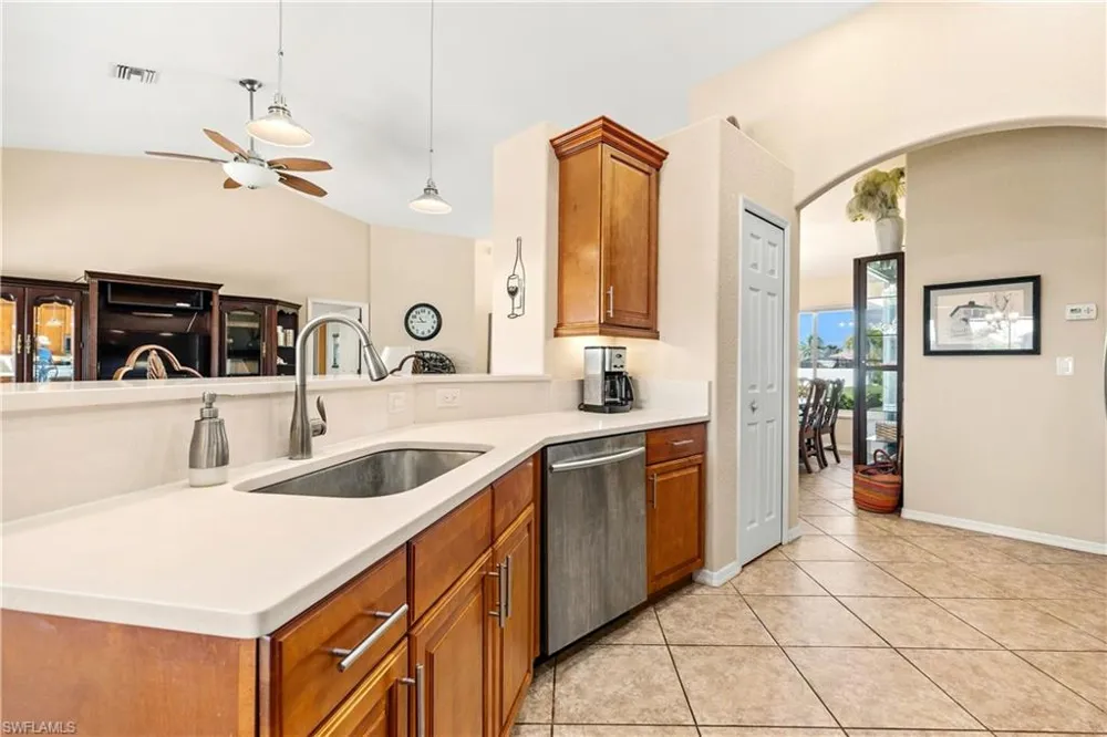 1633 NW 39th Avenue Cape Coral, FL 33993