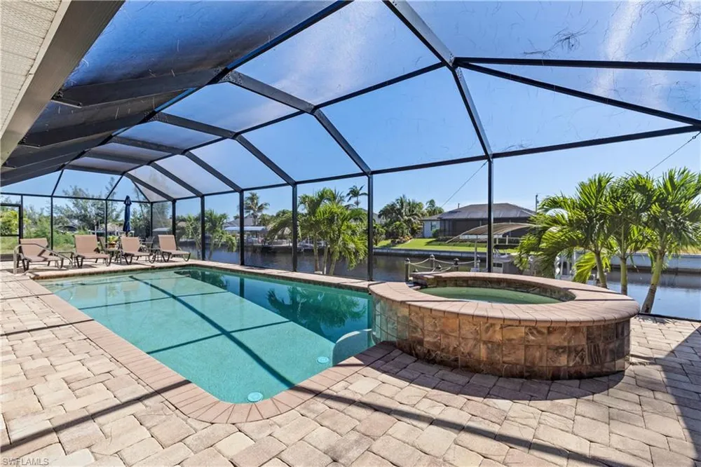 1633 NW 39th Avenue Cape Coral, FL 33993