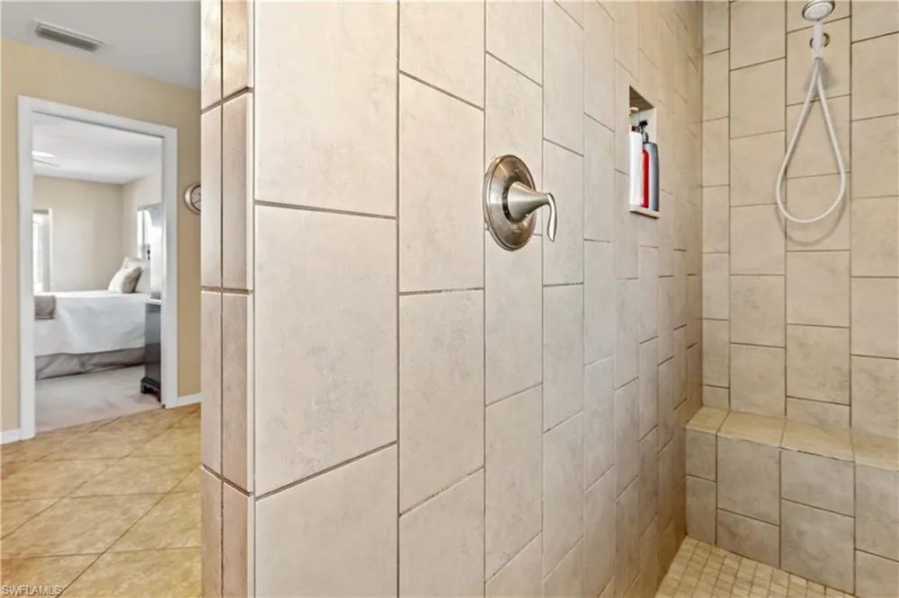 1633 NW 39th Avenue Cape Coral, FL 33993