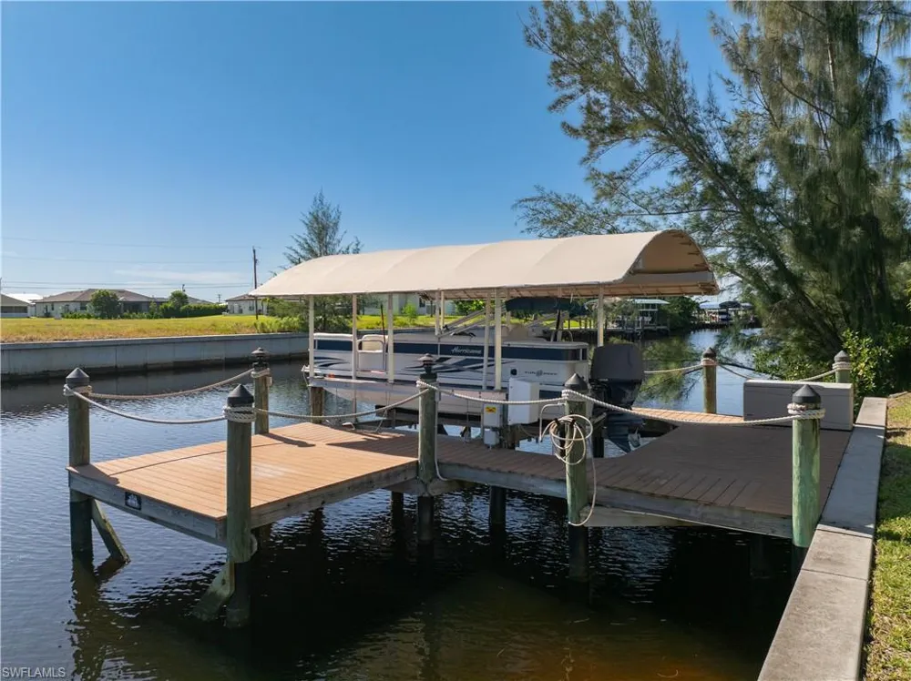 1633 NW 39th Avenue Cape Coral, FL 33993