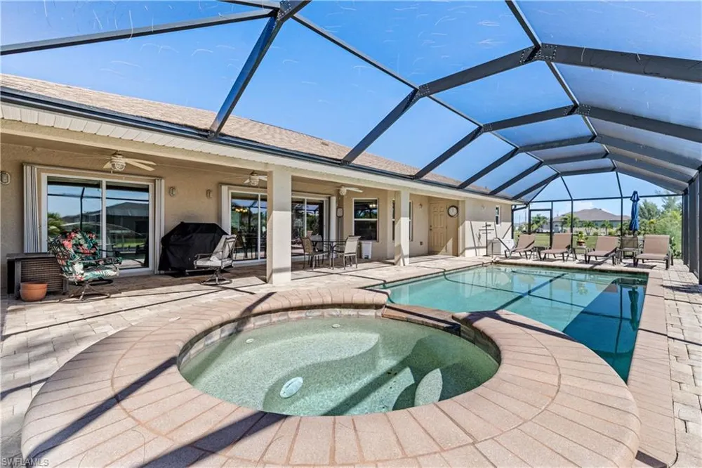 1633 NW 39th Avenue Cape Coral, FL 33993