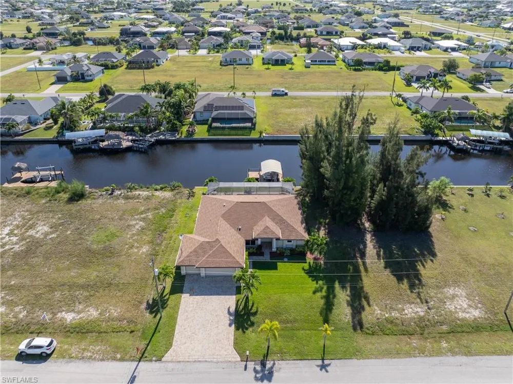 1633 NW 39th Avenue Cape Coral, FL 33993