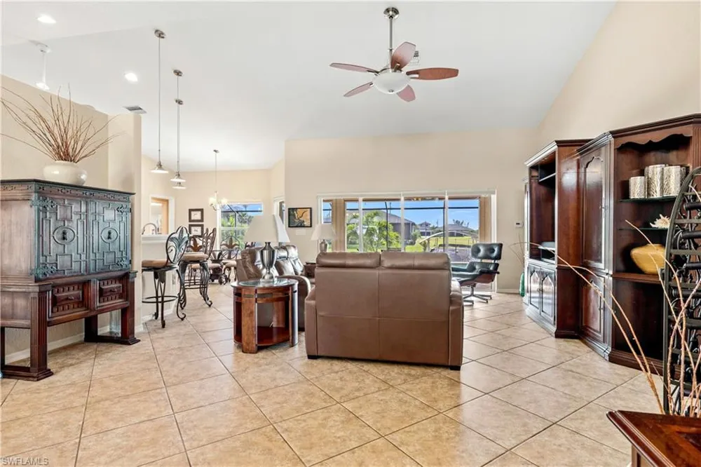 1633 NW 39th Avenue Cape Coral, FL 33993