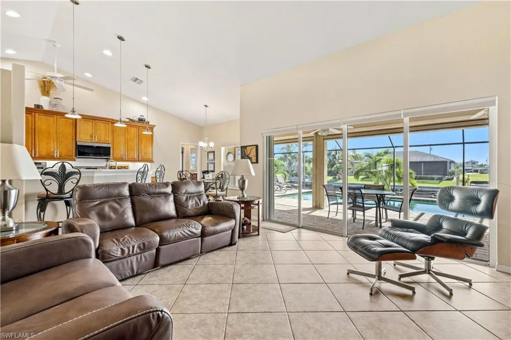1633 NW 39th Avenue Cape Coral, FL 33993