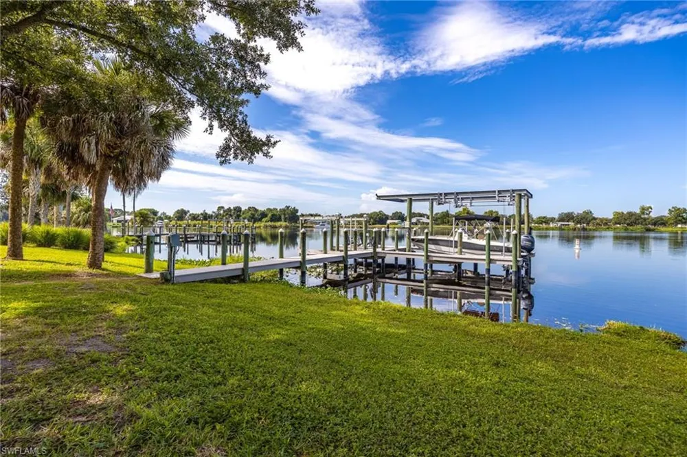 16450 Oakview Circle Alva, FL 33920