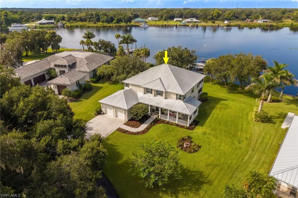 16450 Oakview Circle Alva, FL 33920