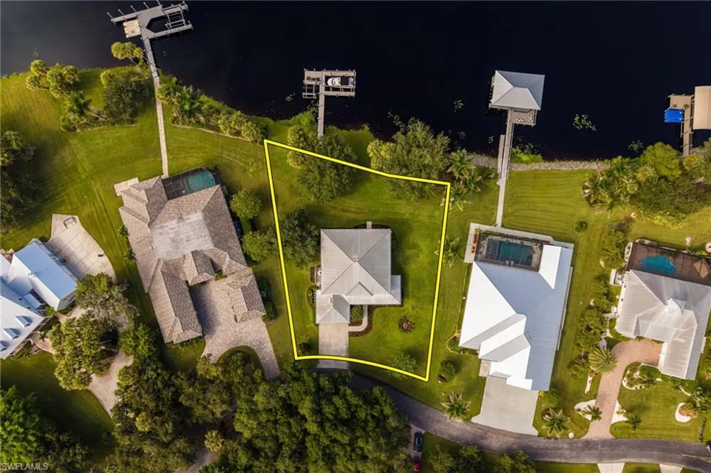 16450 Oakview Circle Alva, FL 33920