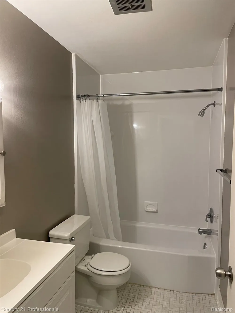 810 Plate Street #205 Rochester City, MI 48307