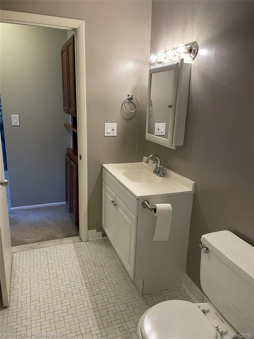 810 Plate Street #205 Rochester City, MI 48307
