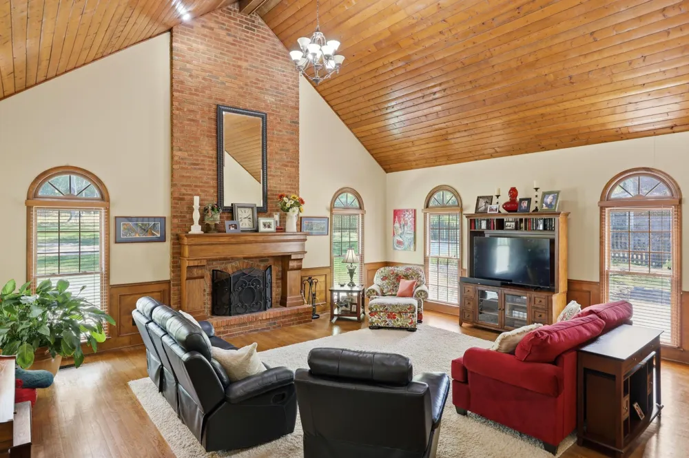 15 Middle Creek Road Signal Mountain, TN 37377