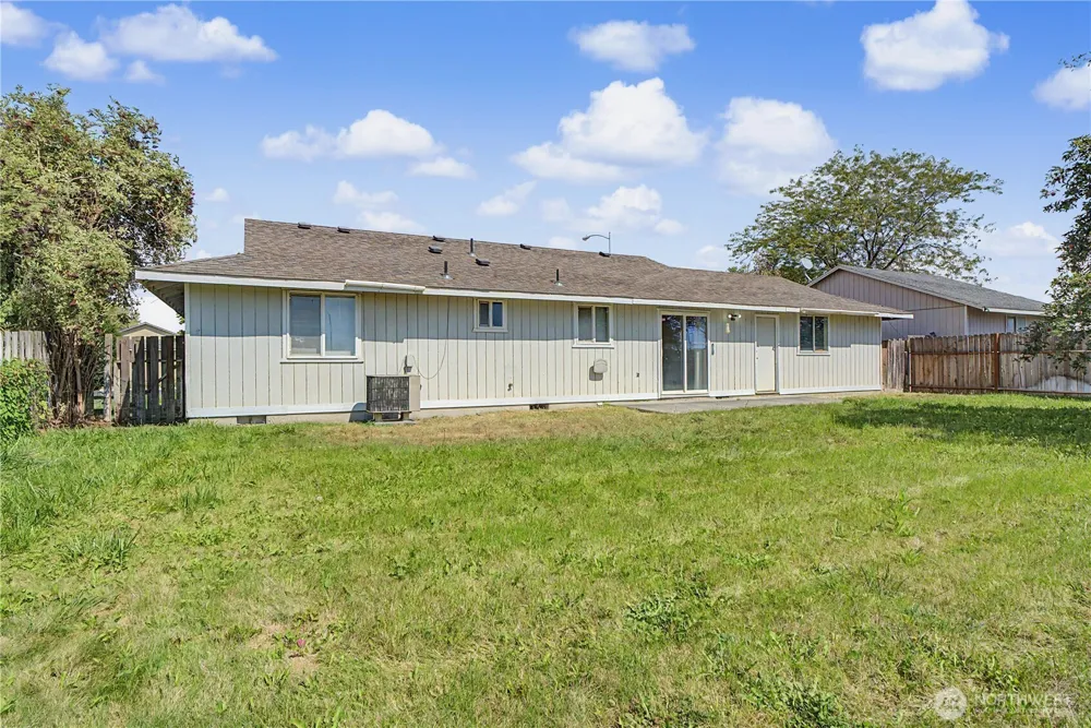 1116 E Hayden Moses Lake, WA 98837